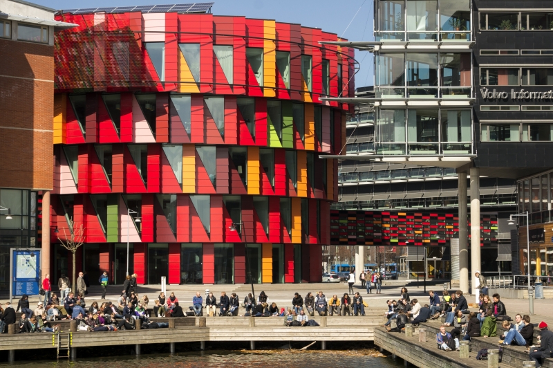 $event['image']['alt']