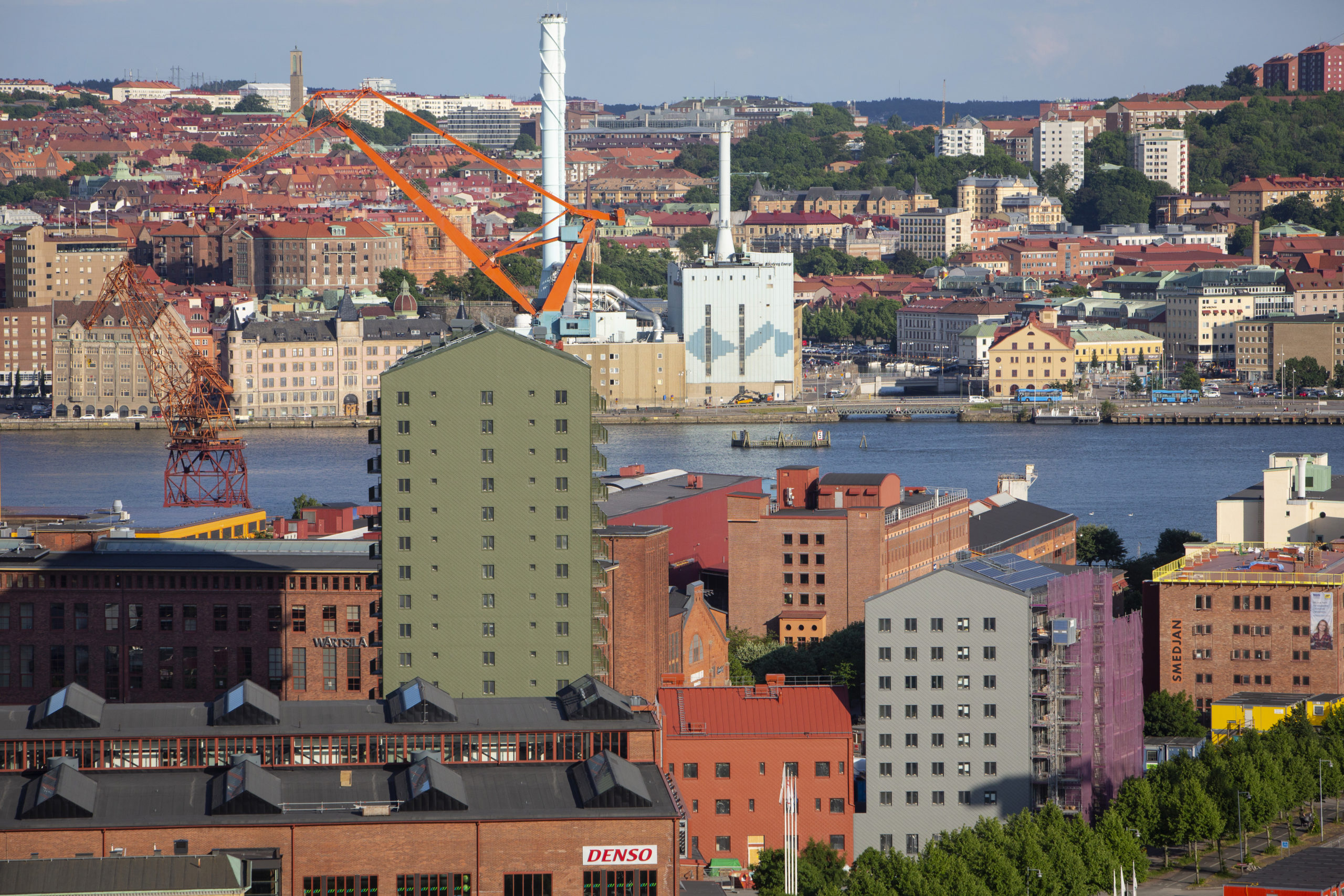 $event['image']['alt']