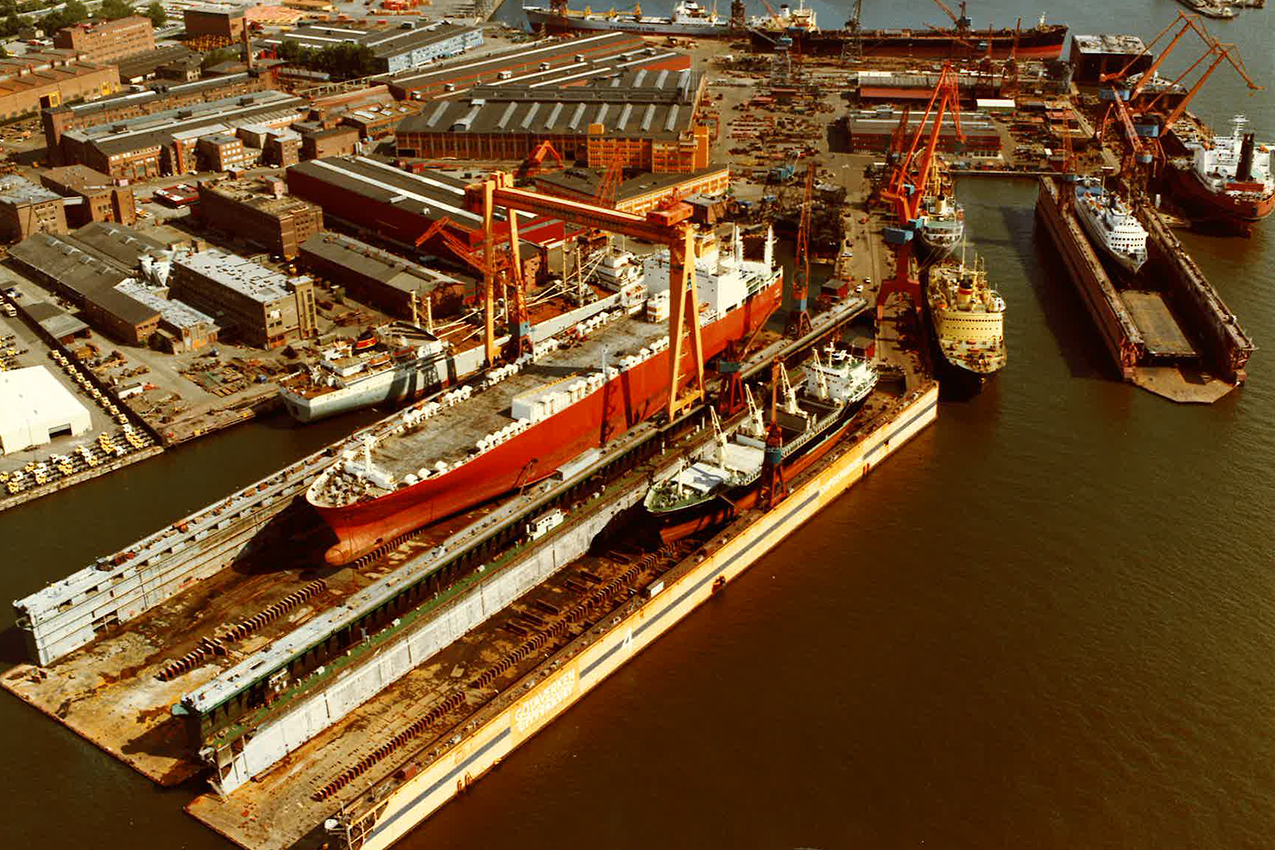 $event['image']['alt']