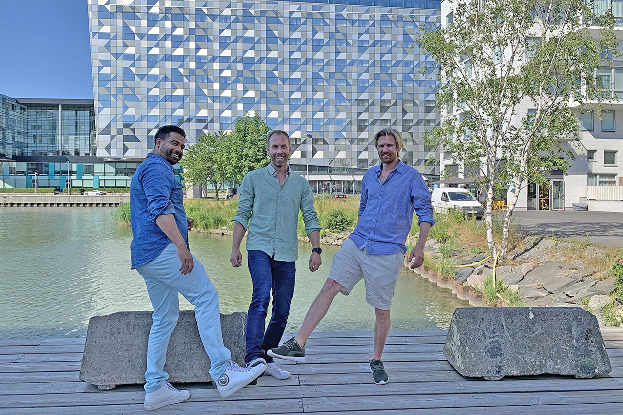 $event['image']['alt']