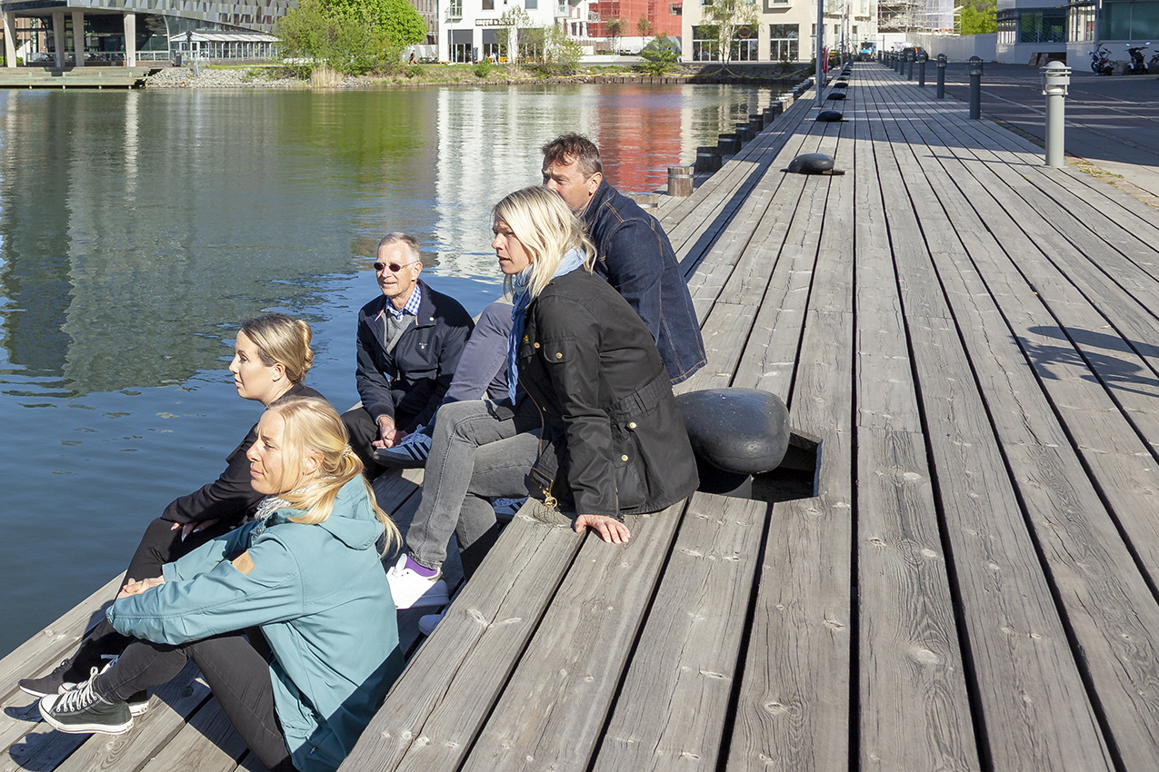 $event['image']['alt']