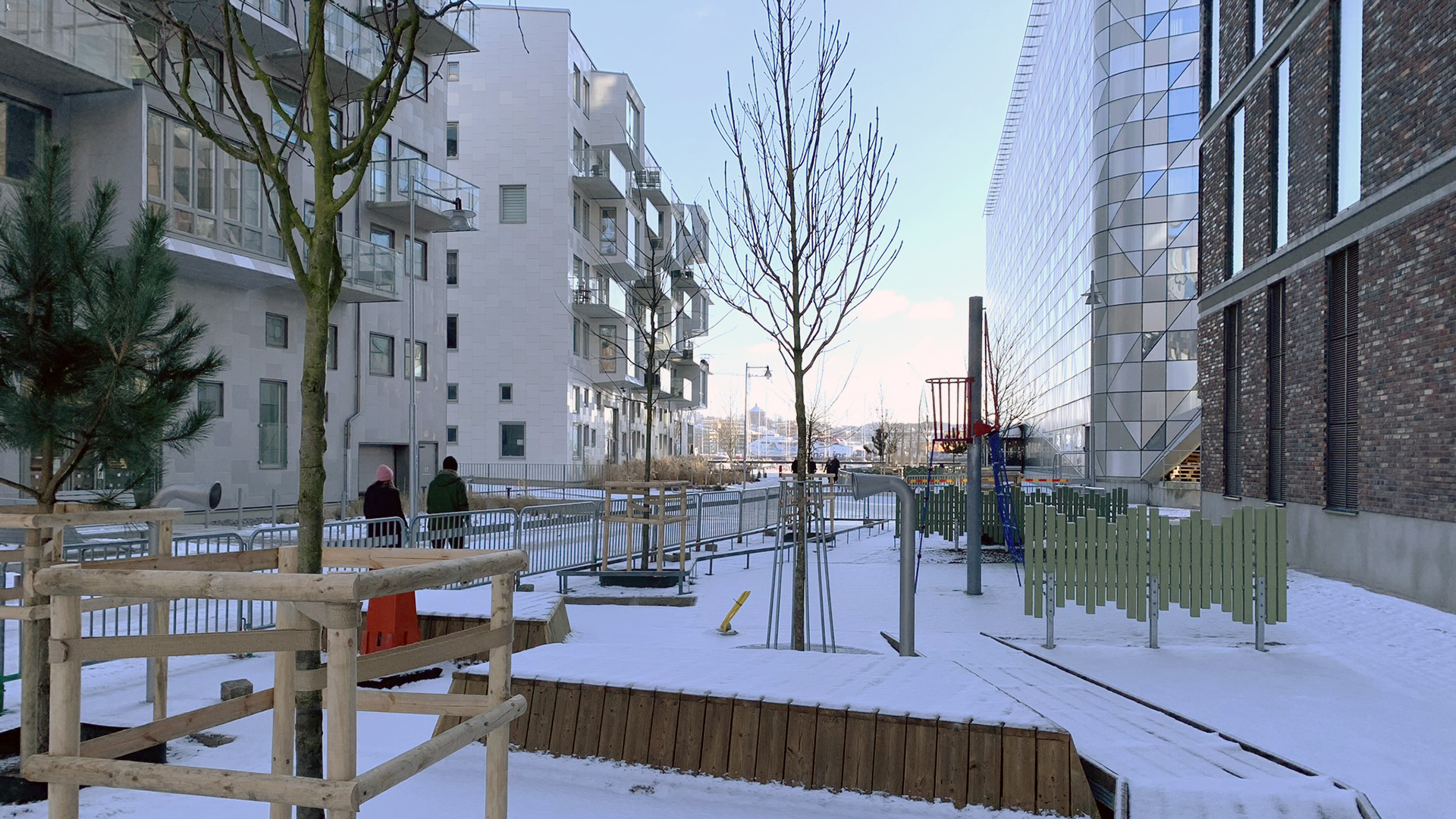 $event['image']['alt']